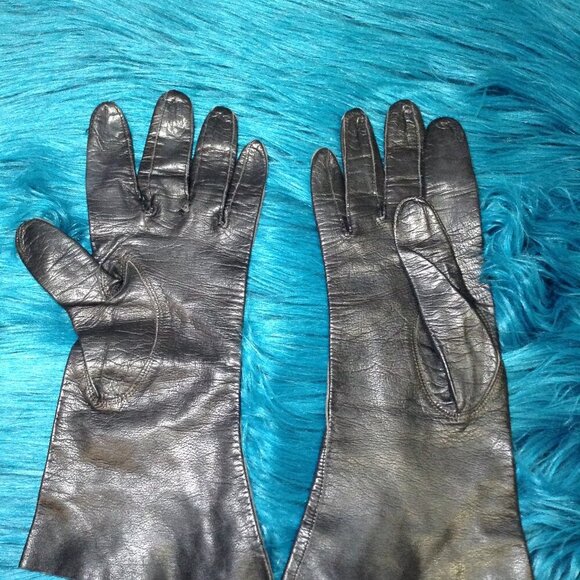 VINTAGE ladies Leather Gloves, Small, Unlined, Chic, Avant Garde, Sophisticated - Picture 2 of 3